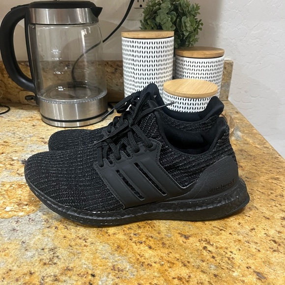 Adidas Ultraboost size 8.5 - Picture 3 of 9